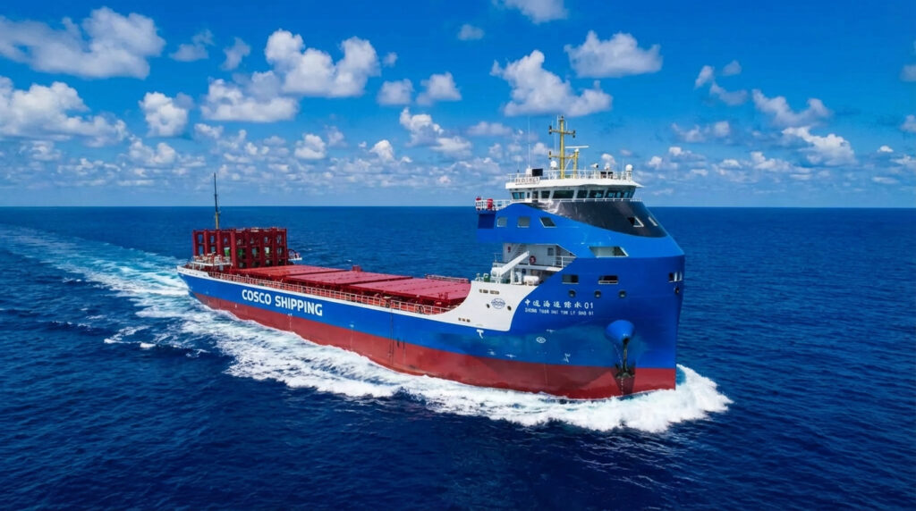 Shows electric ships from China . growth of electric ships made in China